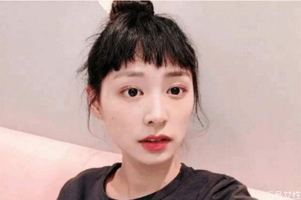 什么是狗啃劉海 狗啃劉海適合什么臉型 什么是狗啃劉海 狗啃劉海適合什么臉型