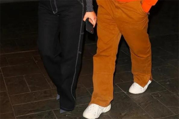 yeezy洞洞鞋開箱測(cè)評(píng) yeezy洞洞鞋怎么搭配 yeezy洞洞鞋開箱測(cè)評(píng) yeezy洞洞鞋怎么搭配