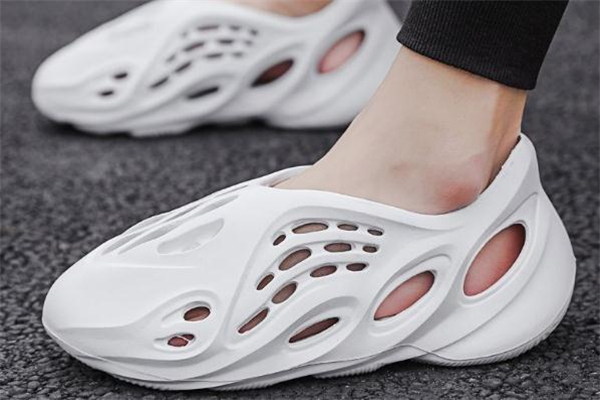 yeezy洞洞鞋開箱測(cè)評(píng) yeezy洞洞鞋怎么搭配 yeezy洞洞鞋開箱測(cè)評(píng) yeezy洞洞鞋怎么搭配