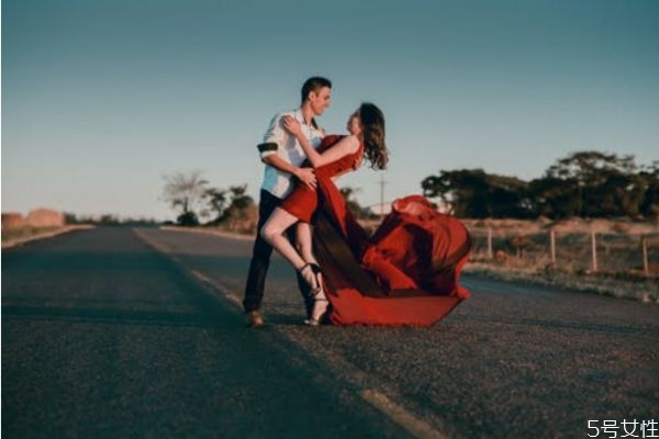 婚姻出現(xiàn)危機(jī)怎么辦 如何度過婚姻危機(jī) 婚姻出現(xiàn)危機(jī)怎么辦 如何度過婚姻危機(jī)