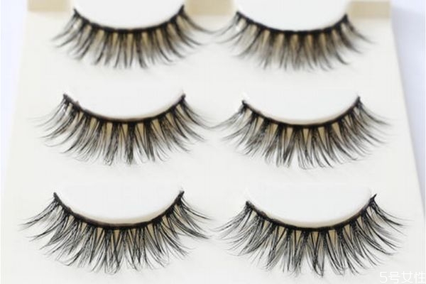 貼假睫毛好看還是不貼好看 假睫毛有必要貼嗎 貼假睫毛好看還是不貼好看 假睫毛有必要貼嗎