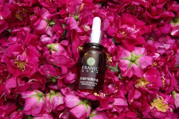 法蘭琳卡玫瑰精油的用法 法蘭琳卡玫瑰精油適合什么膚質(zhì)
