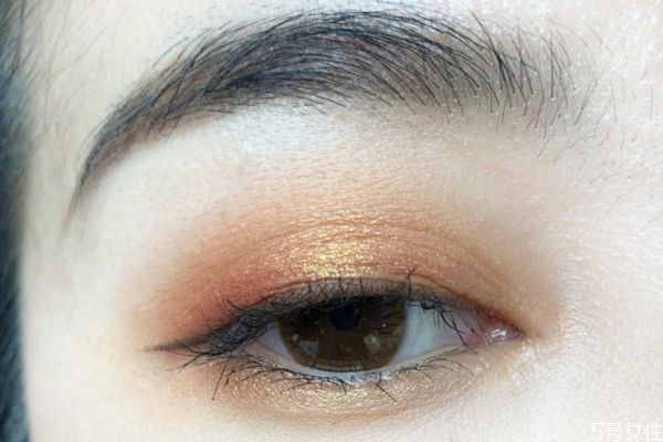 下睫毛怎么貼 假睫毛下眼睫的貼法技巧 下睫毛怎么貼 假睫毛下眼睫的貼法技巧