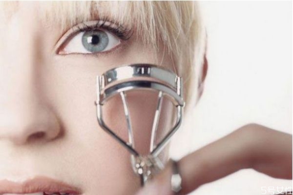 貼假睫毛和不貼的對比 種睫毛和貼假睫毛哪個好 貼假睫毛和不貼的對比 種睫毛和貼假睫毛哪個好