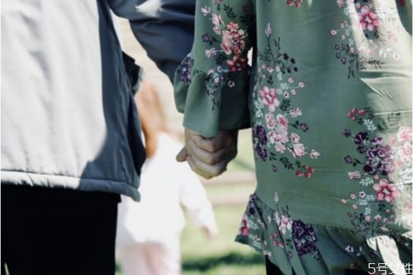 怎樣挽回出軌婚姻 出軌被發(fā)現(xiàn)了怎么挽回 怎樣挽回出軌婚姻 出軌被發(fā)現(xiàn)了怎么挽回