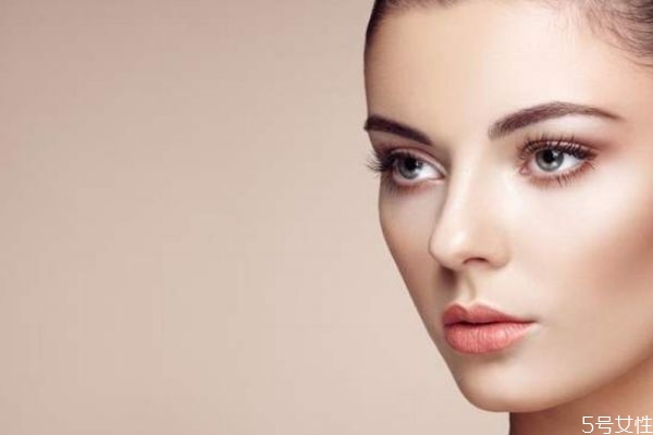 化妝一定要畫底妝嗎 沒上底妝可以畫眼影嗎 化妝一定要畫底妝嗎 沒上底妝可以畫眼影嗎