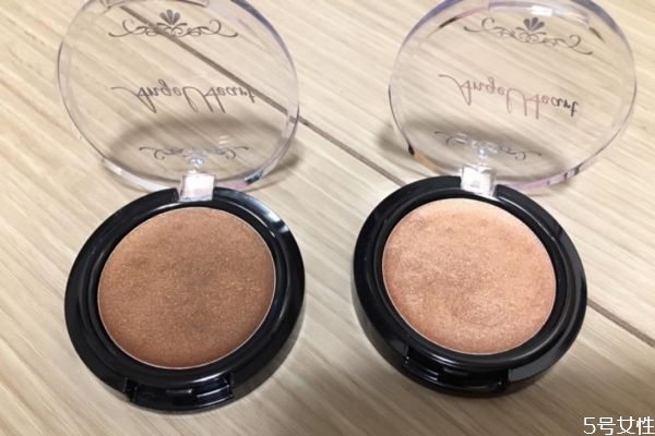 濕眼影和干眼影有什么區(qū)別 粉狀眼影和眼影膏的區(qū)別 濕眼影和干眼影有什么區(qū)別 粉狀眼影和眼影膏的區(qū)別