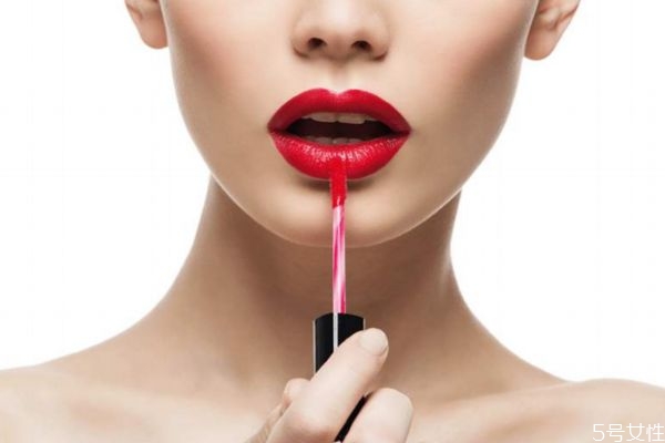 口紅從根部斷裂怎么辦 口紅可以當(dāng)眼影嗎 口紅從根部斷裂怎么辦 口紅可以當(dāng)眼影嗎