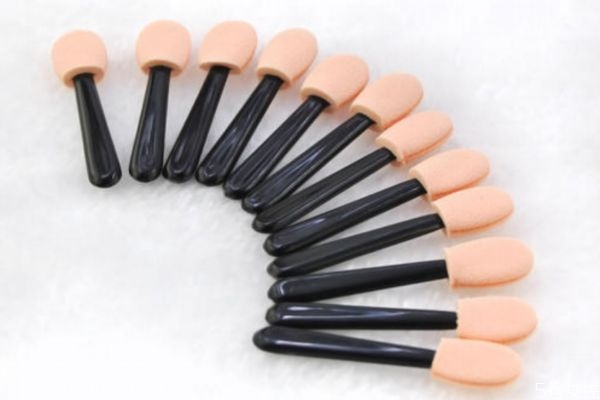 化妝刷的海綿棒是做什么的 化妝刷海綿棒的用途 化妝刷的海綿棒是做什么的 化妝刷海綿棒的用途