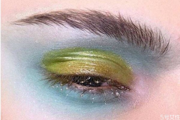 先定妝還是先畫(huà)眼影 眼影怎么使用好 先定妝還是先畫(huà)眼影 眼影怎么使用好