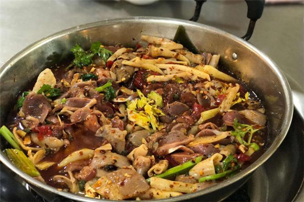 雞雜火鍋的做法 雞雜火鍋吃了會(huì)上火嗎 雞雜火鍋的做法 雞雜火鍋吃了會(huì)上火嗎