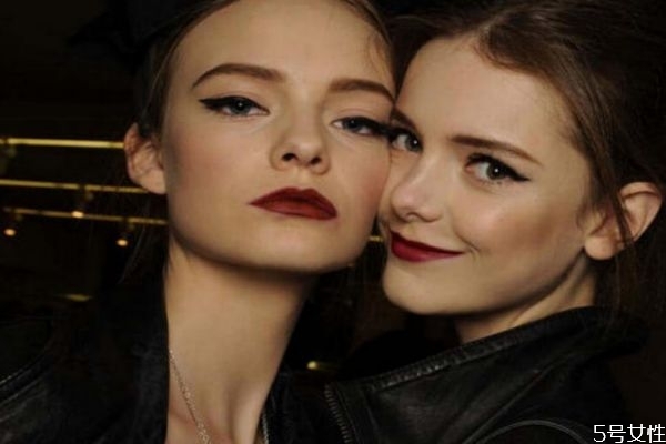 棕色系口紅適合黃皮嗎 黃皮適合紅棕色口紅嗎 棕色系口紅適合黃皮嗎 黃皮適合紅棕色口紅嗎