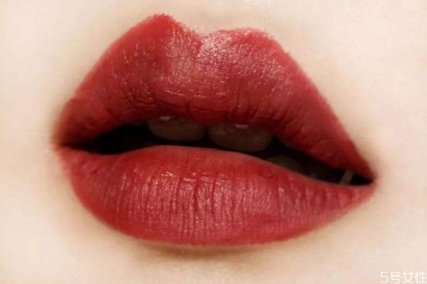 可以用口紅當腮紅嗎 口紅當腮紅會長斑嗎 可以用口紅當腮紅嗎 口紅當腮紅會長斑嗎