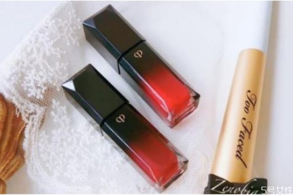 唇釉分層了還可不可以用 唇釉結(jié)塊是什么原因造成的 唇釉分層了還可不可以用 唇釉結(jié)塊是什么原因造成的