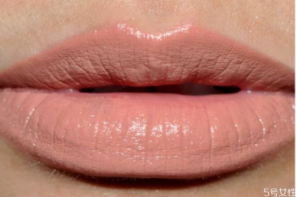 裸色口紅怎么涂好看 打造好看的裸色唇 裸色口紅怎么涂好看 打造好看的裸色唇