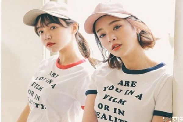 貝雷帽和鴨舌帽哪個好看 貝雷帽和鴨舌帽的區(qū)別 貝雷帽和鴨舌帽哪個好看 貝雷帽和鴨舌帽的區(qū)別