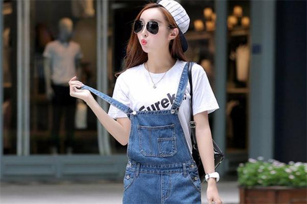 草莓型身材能穿闊腿褲嗎 草莓型身材可以穿背帶褲嗎 草莓型身材能穿闊腿褲嗎 草莓型身材可以穿背帶褲嗎