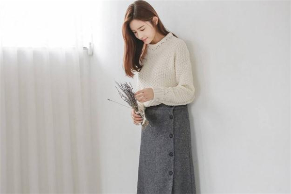 草莓型身材適合穿什么裙子 草莓型身材適合什么面料的衣服 草莓型身材適合穿什么裙子 草莓型身材適合什么面料的衣服