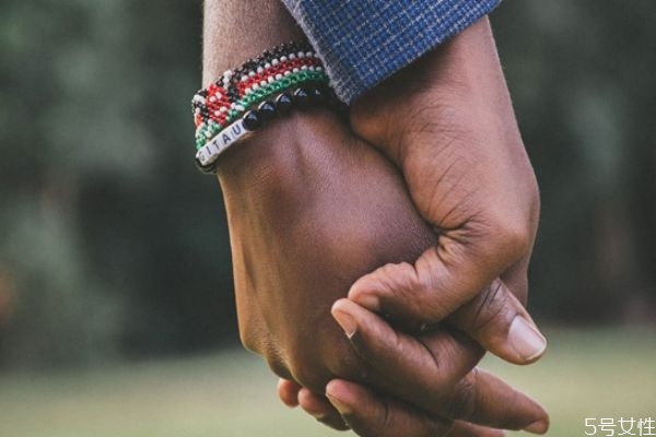 和初戀分手一年復(fù)合是什么心理 男生初戀后還會有真愛 和初戀分手一年復(fù)合是什么心理 男生初戀后還會有真愛