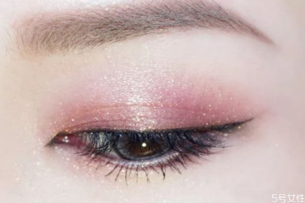 怎樣畫眼影好看又自然 最簡單的眼影畫法 怎樣畫眼影好看又自然 最簡單的眼影畫法