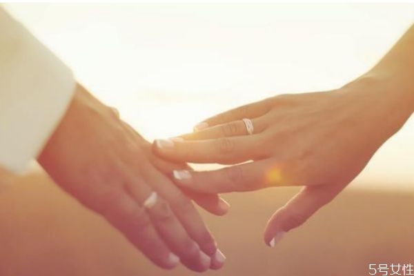 為什么女朋友會對自己說出軌了 輕浮的女人有哪些特點(diǎn)