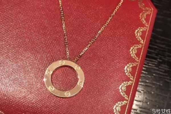 卡地亞項鏈會褪色嗎 卡地亞項鏈掉色了怎么辦 卡地亞項鏈會褪色嗎 卡地亞項鏈掉色了怎么辦