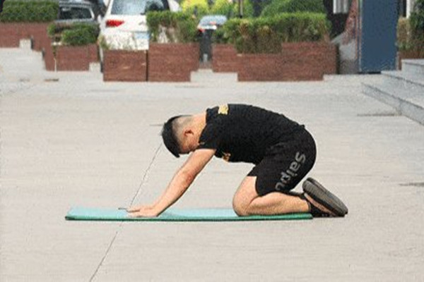 如何拉伸背部 拉伸背部的正確方法 如何拉伸背部 拉伸背部的正確方法