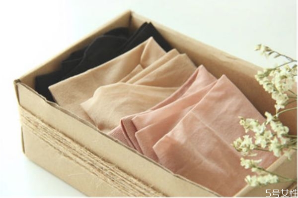 夏天穿絲襪會(huì)不會(huì)被曬黑 夏天穿絲襪防曬嗎 夏天穿絲襪會(huì)不會(huì)被曬黑 夏天穿絲襪防曬嗎