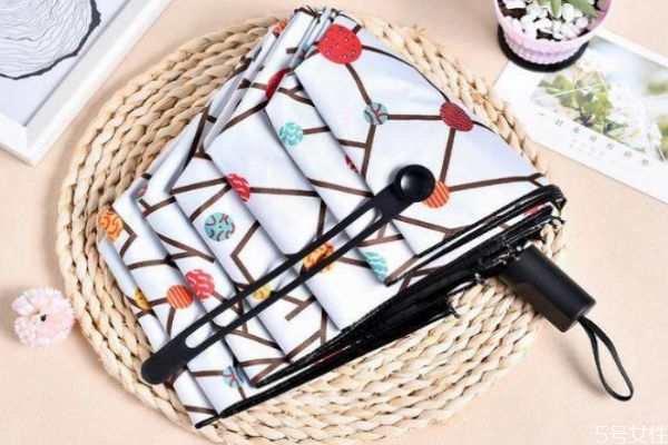 太陽傘選擇方法 遮陽傘的分類有兩種 太陽傘選擇方法 遮陽傘的分類有兩種