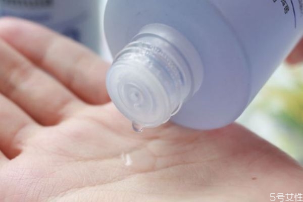 爽膚水和肌底液哪個(gè)先用 爽膚水的保質(zhì)期有多久 爽膚水和肌底液哪個(gè)先用 爽膚水的保質(zhì)期有多久