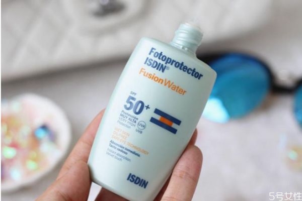 適合大油皮用的防曬霜 油性皮膚防曬霜排行榜 適合大油皮用的防曬霜 油性皮膚防曬霜排行榜