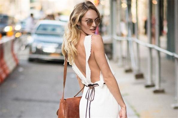 露背裙子里面穿什么內(nèi)衣 露背裙子怎么搭配好看 露背裙子里面穿什么內(nèi)衣 露背裙子怎么搭配好看