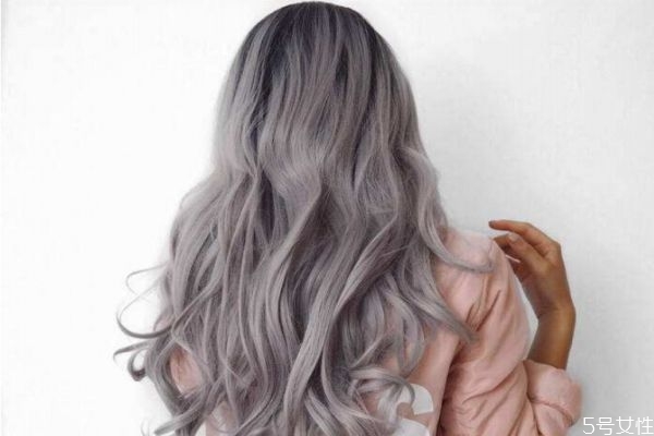 染發(fā)會(huì)影響卷發(fā)卷度嗎 染發(fā)后用什么護(hù)理產(chǎn)品 染發(fā)會(huì)影響卷發(fā)卷度嗎 染發(fā)后用什么護(hù)理產(chǎn)品