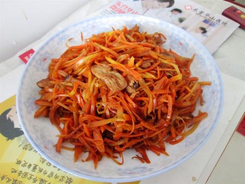 胡蘿卜絲炒肉怎么做 胡蘿卜絲炒肉的做法 胡蘿卜絲炒肉怎么做 胡蘿卜絲炒肉的做法