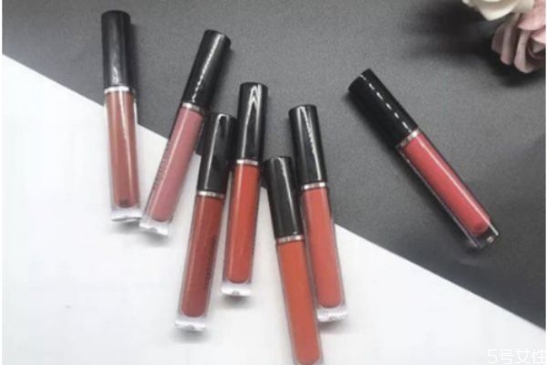 口紅開(kāi)了兩年還能用嗎 一只3.5g口紅能用多久 口紅開(kāi)了兩年還能用嗎 一只3.5g口紅能用多久