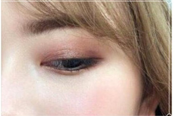 腫泡眼化什么顏色眼影好看 適合腫泡眼化的眼影推薦 腫泡眼化什么顏色眼影好看 適合腫泡眼化的眼影推薦