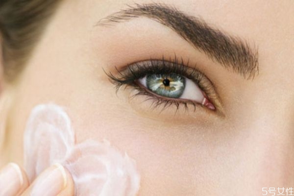 夏天只用乳液不用面霜可以嗎 夏天有必要用面霜嗎 夏天只用乳液不用面霜可以嗎 夏天有必要用面霜嗎