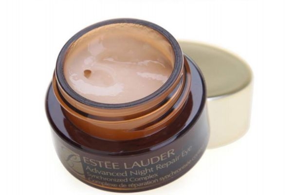 眼部精華和眼霜先用哪個 眼部精華和眼霜順序 眼部精華和眼霜先用哪個 眼部精華和眼霜順序