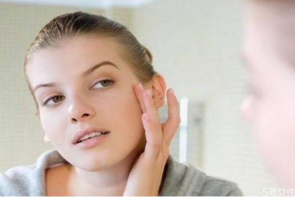 夏天只用乳液不用面霜可以嗎 夏天有必要用面霜嗎 夏天只用乳液不用面霜可以嗎 夏天有必要用面霜嗎