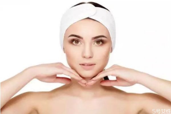 怎么才能給肌膚補(bǔ)水 如何保濕補(bǔ)水效果最好 怎么才能給肌膚補(bǔ)水 如何保濕補(bǔ)水效果最好