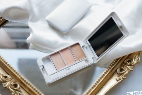 日常淡妝的正確化妝順序 長期化妝和長期不化妝的區(qū)別 日常淡妝的正確化妝順序 長期化妝和長期不化妝的區(qū)別