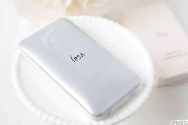 遮瑕和粉底哪一個(gè)比較重要 素顏可以直接遮瑕嗎 遮瑕和粉底哪一個(gè)比較重要 素顏可以直接遮瑕嗎