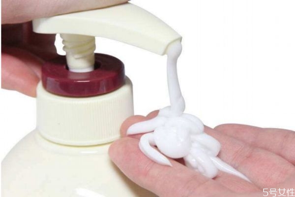 護手霜可以擦胸嗎 護手霜不可以擦什么 護手霜可以擦胸嗎 護手霜不可以擦什么