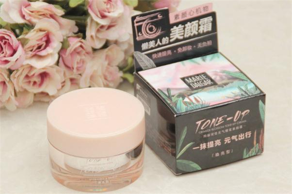 素顏霜和面霜有什么區(qū)別 素顏霜能替代面霜嗎 素顏霜和面霜有什么區(qū)別 素顏霜能替代面霜嗎