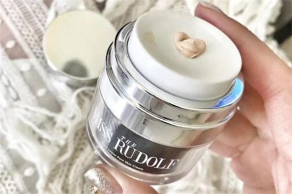 素顏霜和面霜有什么區(qū)別 素顏霜能替代面霜嗎 素顏霜和面霜有什么區(qū)別 素顏霜能替代面霜嗎