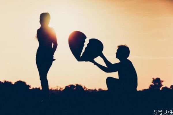 男生該如何挽回女朋友 挽回過(guò)程中的三法則 男生該如何挽回女朋友 挽回過(guò)程中的三法則