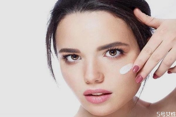 化妝只涂素顏霜可以嗎 懶人素顏霜化妝順序 化妝只涂素顏霜可以嗎 懶人素顏霜化妝順序