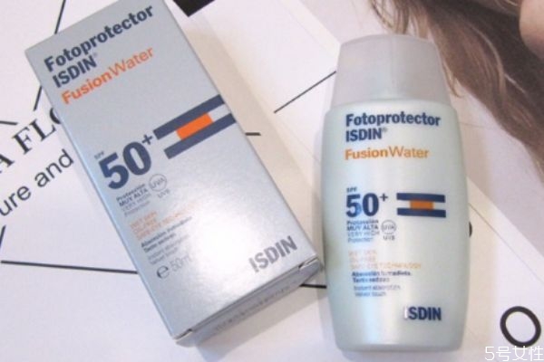 先涂防曬霜還是素顏霜 素顏霜應(yīng)該在防曬前還是后 先涂防曬霜還是素顏霜 素顏霜應(yīng)該在防曬前還是后