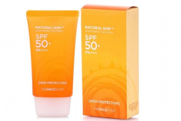 防曬噴霧和防曬霜哪個方便 帶妝怎么補涂防曬霜 防曬噴霧和防曬霜哪個方便 帶妝怎么補涂防曬霜