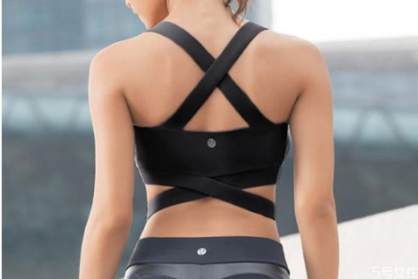 運動內(nèi)衣能不能替代泳衣 運動內(nèi)衣和泳衣什么區(qū)別 運動內(nèi)衣能不能替代泳衣 運動內(nèi)衣和泳衣什么區(qū)別